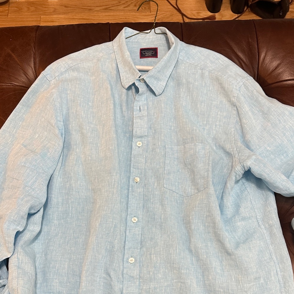 UNTUCKit Light Blue Casual Button Down Shirt